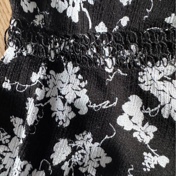 Lane Bryant Floral Boho black & white keyhole neckline  silver button - Sz 26/28 - Picture 5 of 6